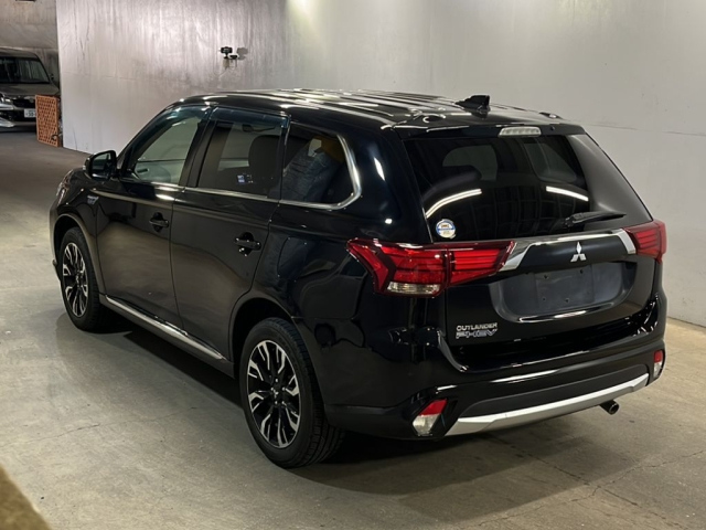 Import and buy MITSUBISHI OUTLANDER PHEV 2017 from Japan to Nairobi, Kenya