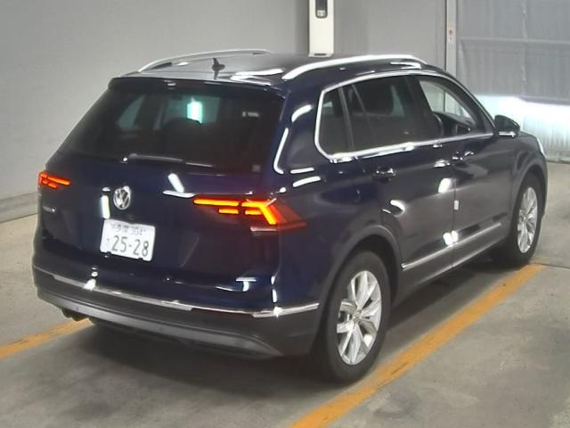 Import and buy VOLKSWAGEN TIGUAN 2019 from Japan to Nairobi, Kenya