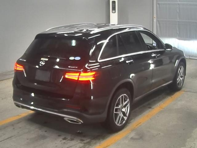 Import and buy MERCEDES BENZ GLC CLASS 2019 from Japan to Nairobi, Kenya