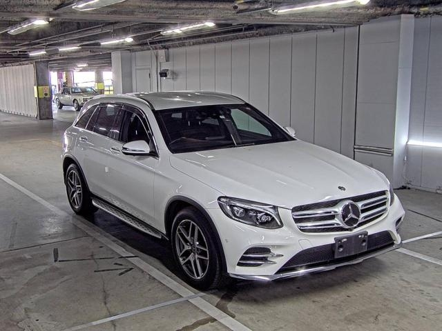 Import and buy MERCEDES BENZ GLC CLASS 2017 from Japan to Nairobi, Kenya