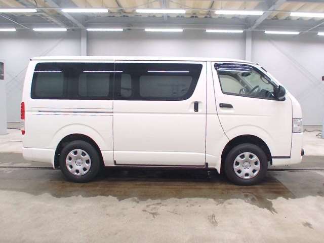 Import and buy TOYOTA HIACE VAN 2017 from Japan to Nairobi, Kenya