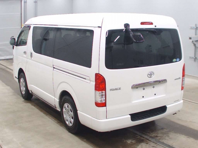 Import and buy TOYOTA HIACE VAN 2017 from Japan to Nairobi, Kenya