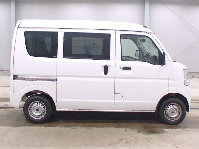 Import and buy NISSAN CLIPPER VAN 2018 from Japan to Nairobi, Kenya