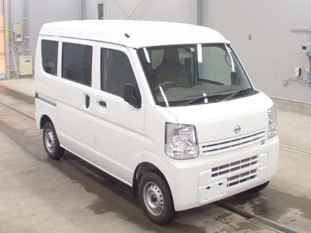 Import and buy NISSAN CLIPPER VAN 2018 from Japan to Nairobi, Kenya