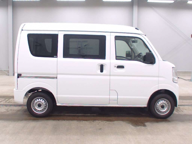 Import and buy NISSAN CLIPPER VAN 2018 from Japan to Nairobi, Kenya