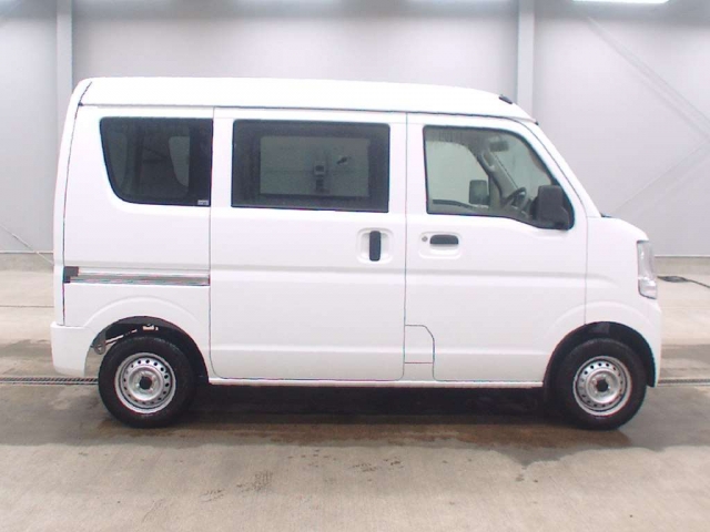 Import and buy NISSAN CLIPPER VAN 2018 from Japan to Nairobi, Kenya