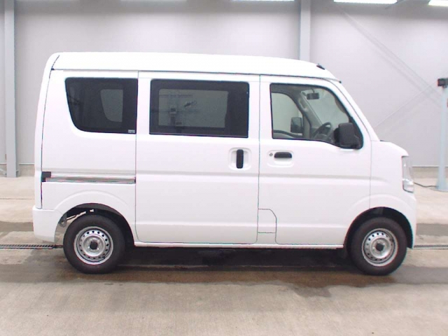 Import and buy NISSAN CLIPPER VAN 2018 from Japan to Nairobi, Kenya