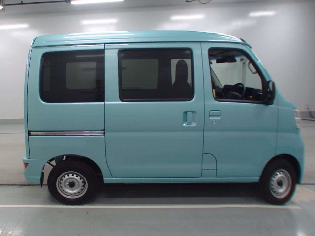 Import and buy DAIHATSU HIJET VAN 2017 from Japan to Nairobi, Kenya