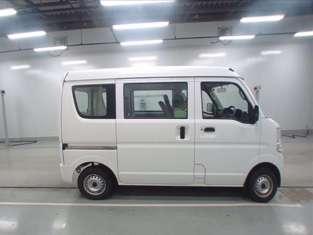 Import and buy NISSAN CLIPPER VAN 2018 from Japan to Nairobi, Kenya