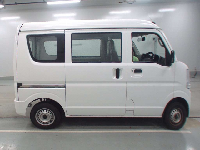 Import and buy NISSAN CLIPPER VAN 2018 from Japan to Nairobi, Kenya