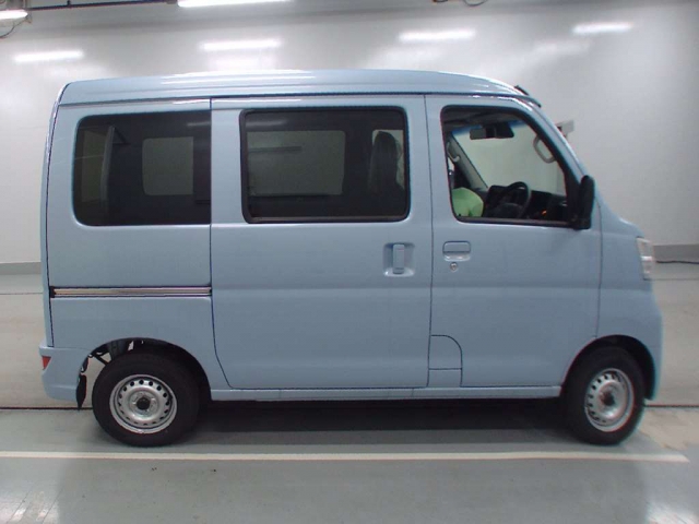 Import and buy DAIHATSU HIJET VAN 2018 from Japan to Nairobi, Kenya