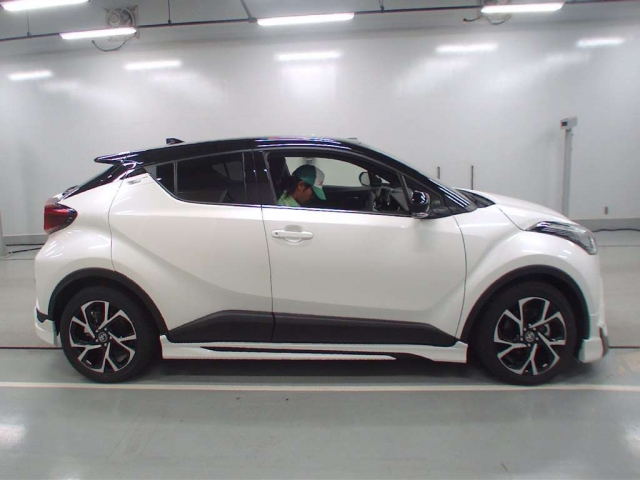 Import and buy TOYOTA C-HR 2018 from Japan to Nairobi, Kenya