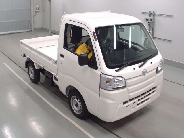 Import and buy DAIHATSU HIJET TRUCK 2018 from Japan to Nairobi, Kenya