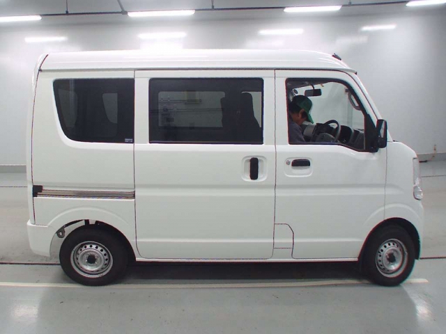 Import and buy NISSAN CLIPPER VAN 2018 from Japan to Nairobi, Kenya