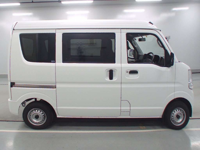 Import and buy NISSAN CLIPPER VAN 2018 from Japan to Nairobi, Kenya