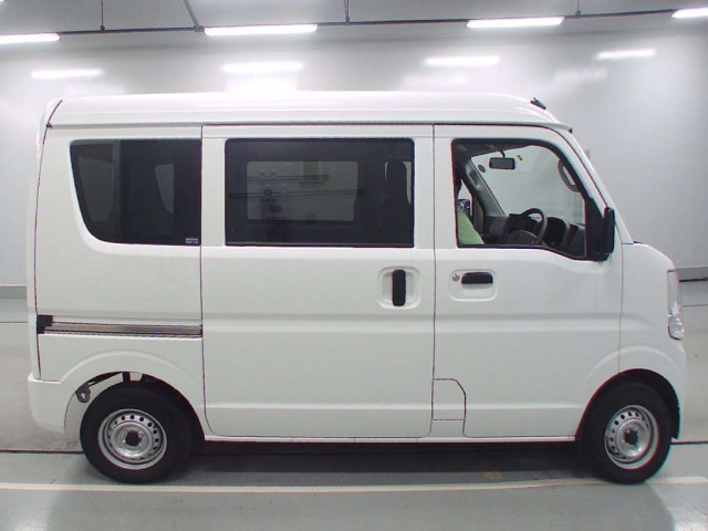 Import and buy NISSAN CLIPPER VAN 2018 from Japan to Nairobi, Kenya