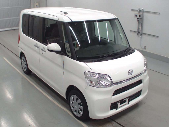 Import and buy DAIHATSU TANTO 2018 from Japan to Nairobi, Kenya