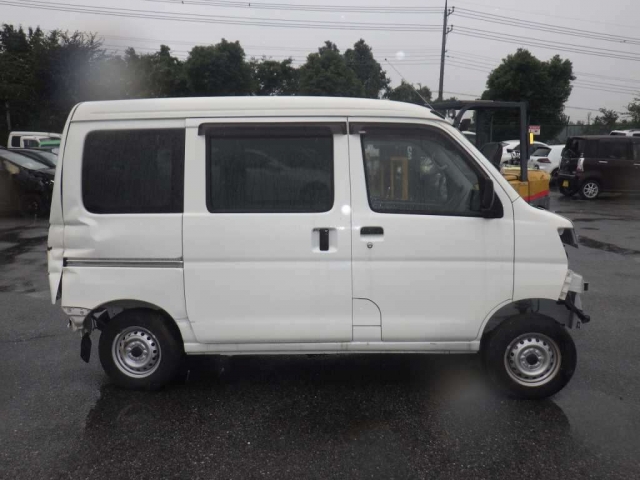 Import and buy DAIHATSU HIJET VAN 2017 from Japan to Nairobi, Kenya