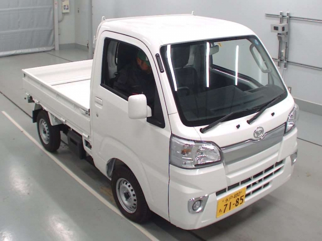 Import and buy DAIHATSU HIJET TRUCK 2018 from Japan to Nairobi, Kenya