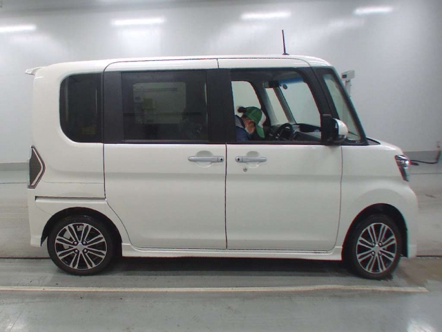 Import and buy DAIHATSU OTHER 2018 from Japan to Nairobi, Kenya