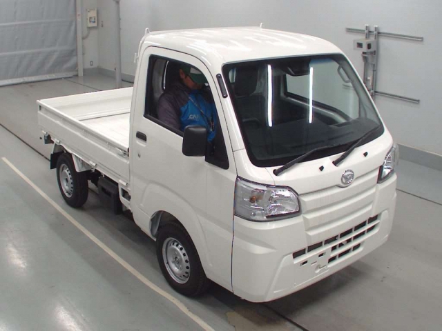 Import and buy DAIHATSU HIJET TRUCK 2018 from Japan to Nairobi, Kenya