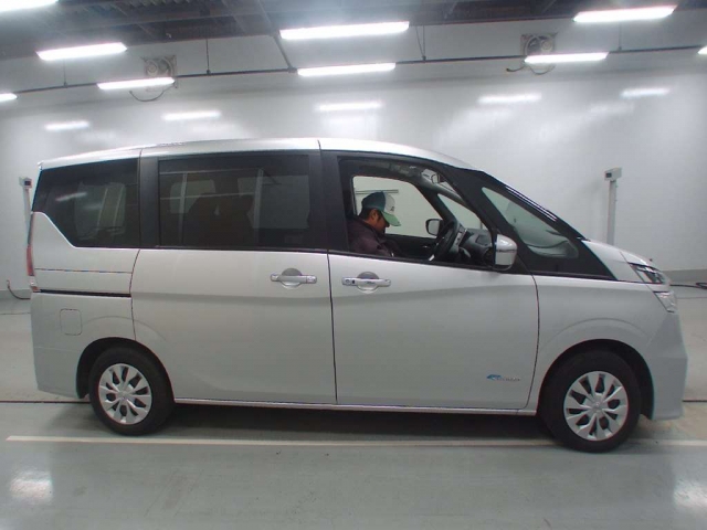 Import and buy NISSAN SERENA 2018 from Japan to Nairobi, Kenya