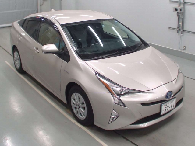 Import and buy TOYOTA PRIUS 2017 from Japan to Nairobi, Kenya