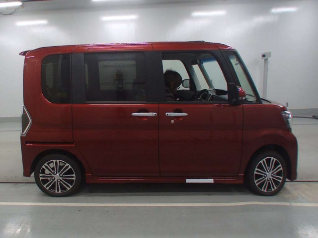 Import and buy DAIHATSU TANTO 2018 from Japan to Nairobi, Kenya