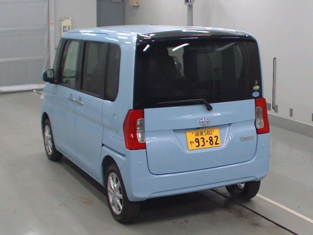 Import and buy DAIHATSU TANTO 2018 from Japan to Nairobi, Kenya