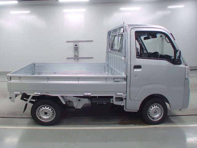 Import and buy DAIHATSU HIJET TRUCK 2018 from Japan to Nairobi, Kenya