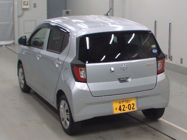 Import and buy DAIHATSU MIRA E S 2018 from Japan to Nairobi, Kenya