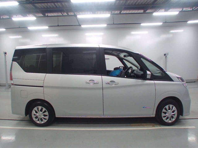 Import and buy NISSAN SERENA 2018 from Japan to Nairobi, Kenya