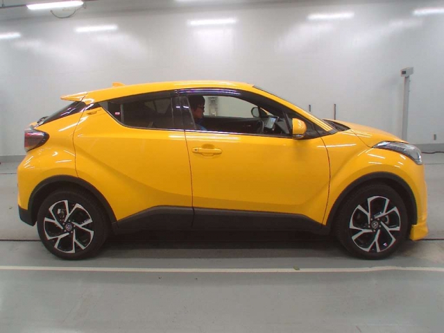 Import and buy TOYOTA C-HR 2017 from Japan to Nairobi, Kenya