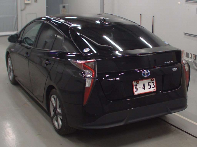 Import and buy TOYOTA PRIUS 2018 from Japan to Nairobi, Kenya