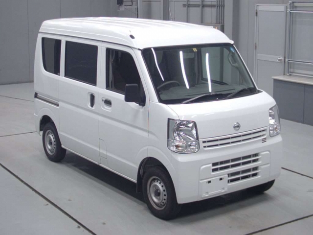 Import and buy NISSAN CLIPPER VAN 2018 from Japan to Nairobi, Kenya