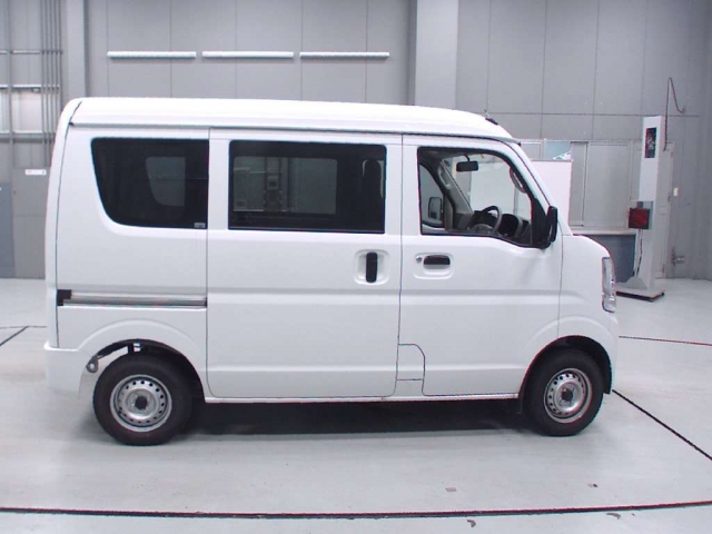 Import and buy NISSAN CLIPPER VAN 2018 from Japan to Nairobi, Kenya