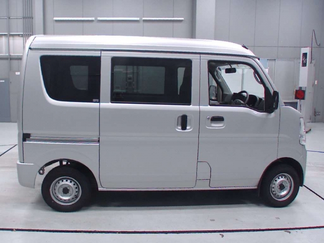 Import and buy NISSAN CLIPPER VAN 2018 from Japan to Nairobi, Kenya