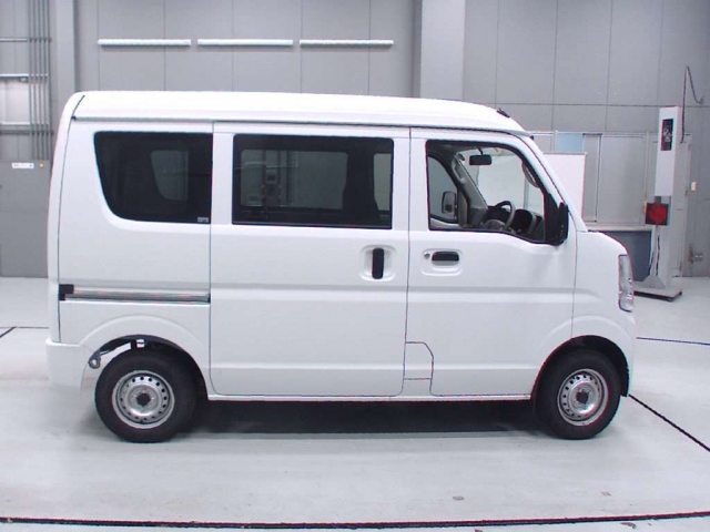 Import and buy NISSAN CLIPPER VAN 2018 from Japan to Nairobi, Kenya