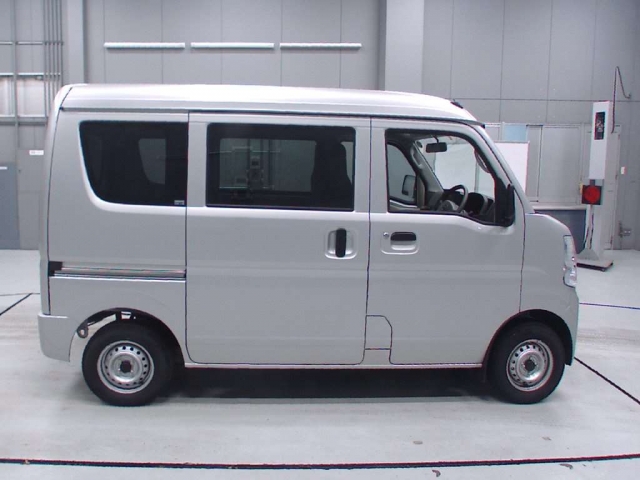 Import and buy NISSAN CLIPPER VAN 2018 from Japan to Nairobi, Kenya