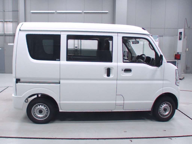 Import and buy NISSAN CLIPPER VAN 2018 from Japan to Nairobi, Kenya