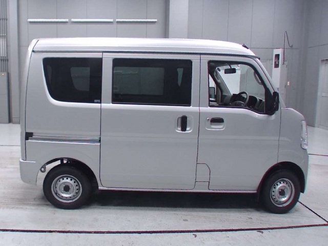 Import and buy NISSAN CLIPPER VAN 2018 from Japan to Nairobi, Kenya