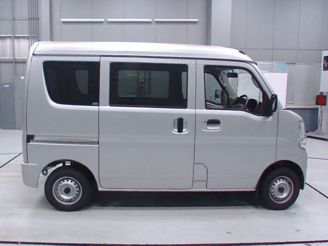 Import and buy NISSAN CLIPPER VAN 2018 from Japan to Nairobi, Kenya