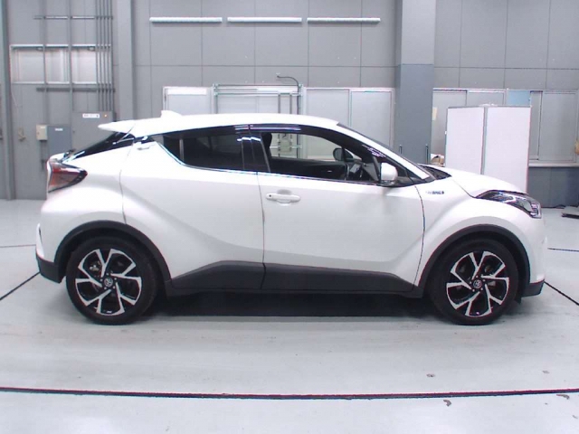 Import and buy TOYOTA C-HR 2017 from Japan to Nairobi, Kenya