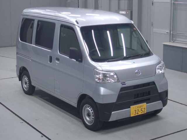 Import and buy DAIHATSU HIJET VAN 2017 from Japan to Nairobi, Kenya