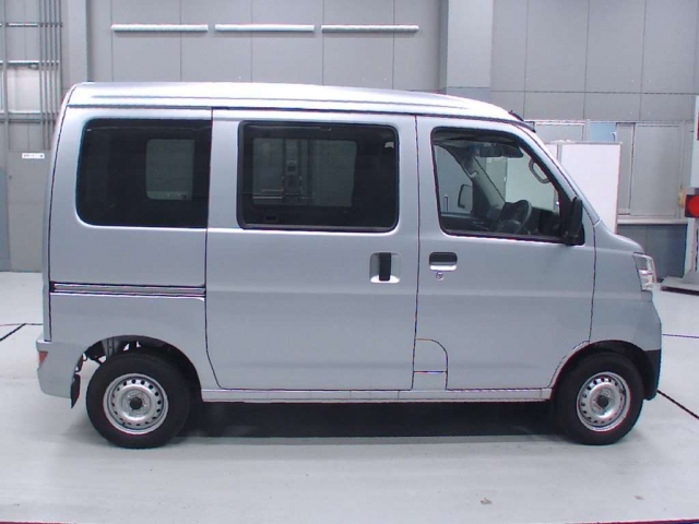 Import and buy DAIHATSU HIJET VAN 2017 from Japan to Nairobi, Kenya