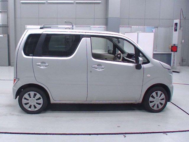 Import and buy SUZUKI WAGON R 2017 from Japan to Nairobi, Kenya