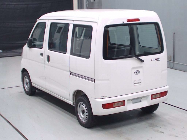 Import and buy DAIHATSU HIJET VAN 2017 from Japan to Nairobi, Kenya