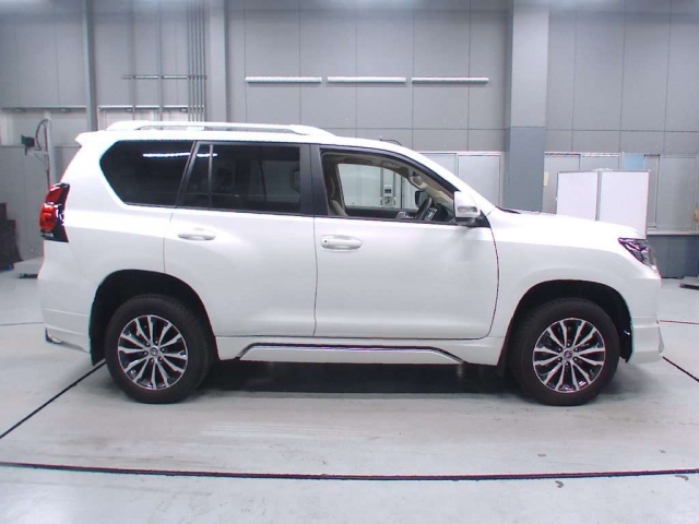 Import and buy TOYOTA LAND CRUISER PRADO 2018 from Japan to Nairobi, Kenya