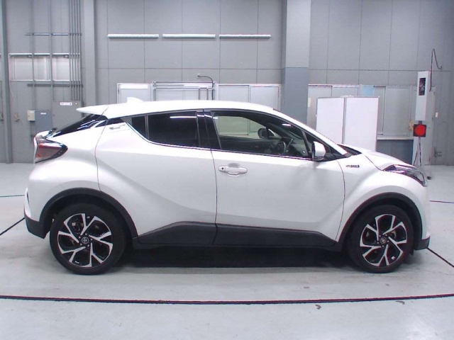 Import and buy TOYOTA C-HR 2017 from Japan to Nairobi, Kenya