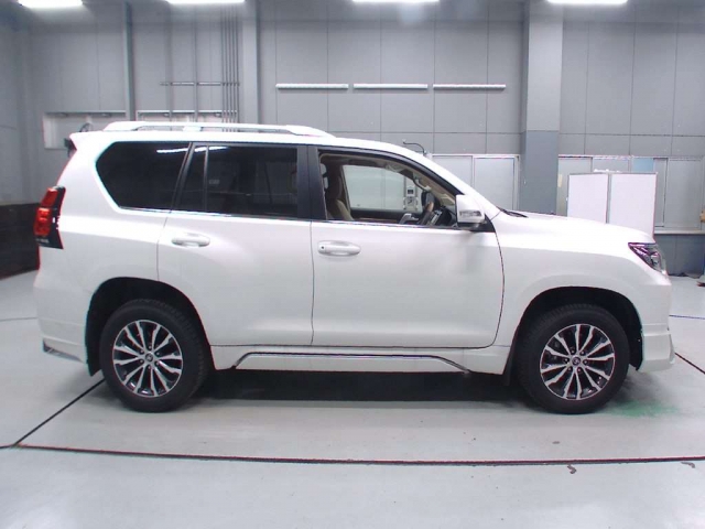 Import and buy TOYOTA LAND CRUISER PRADO 2018 from Japan to Nairobi, Kenya